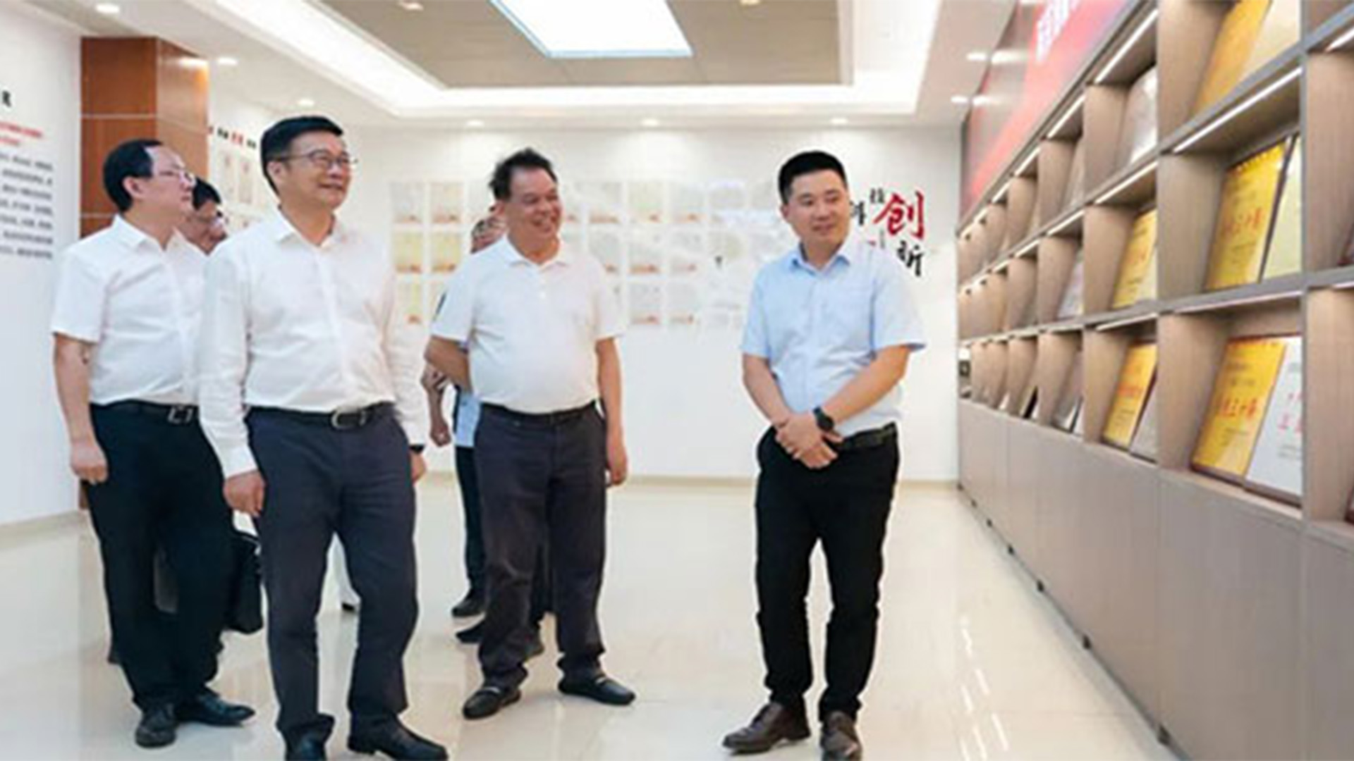 溫州灣新區(qū)黨工委書記、管委會主任周一富走訪浙江石化閥門有限公司